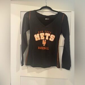 New York Mets long sleeve top. Size small.